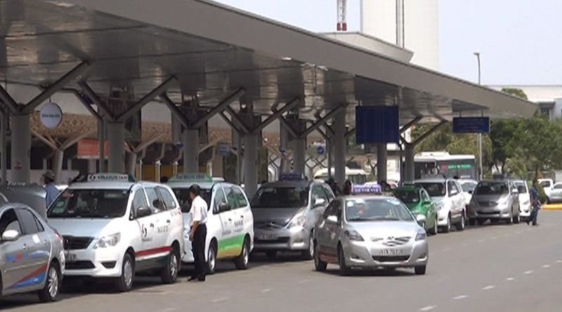 Ô tô đưa đón khách vào sân bay sẽ không phải mất phí
